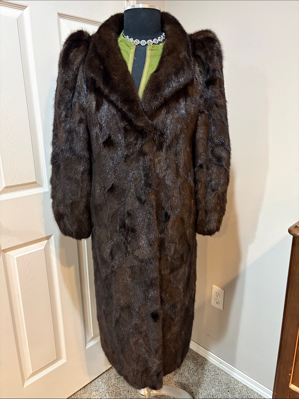 Authentic Real Dark Brown Mink. Sz Large. Excellent Condition 29A